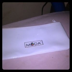 Brush holder make up